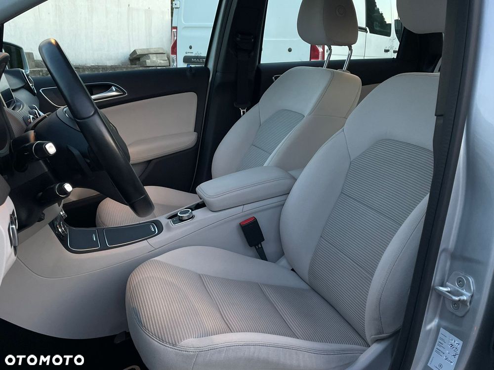 Mercedes-Benz Klasa B 180 7G-DCT Urban - 10