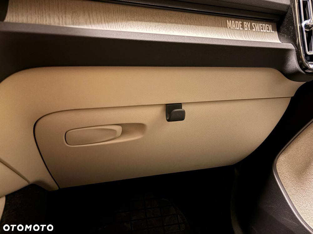 Volvo XC 40 B5 AWD Ultimate Dark - 20