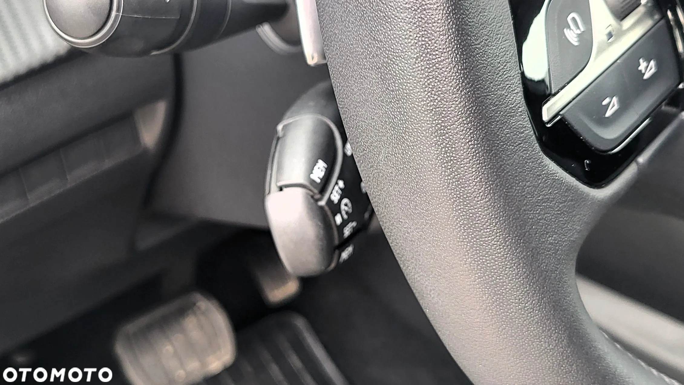 Peugeot 208 1.2 mHEV Allure - 23