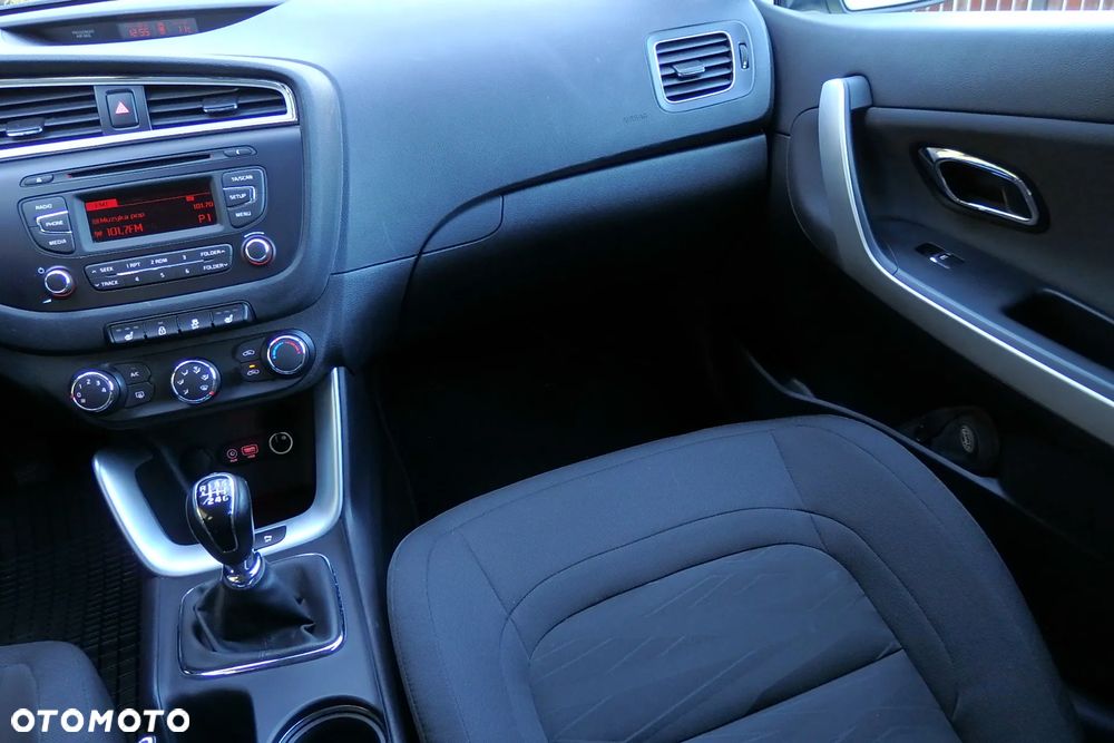 Kia Ceed 1.4 CVVT UEFA EURO 2016 - 11