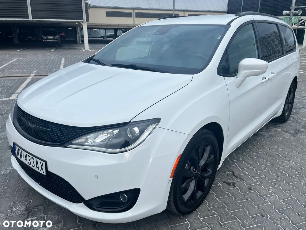 Chrysler Pacifica - 12