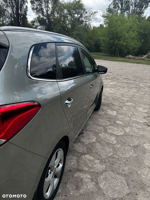 Kia Carens 1.6 GDI L - 18