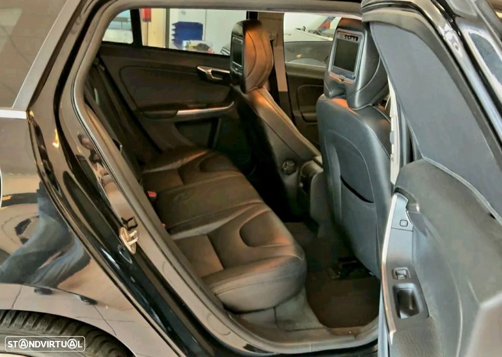 Volvo V60 2.4 D6 R-Design Mom.AWD Phev - 13