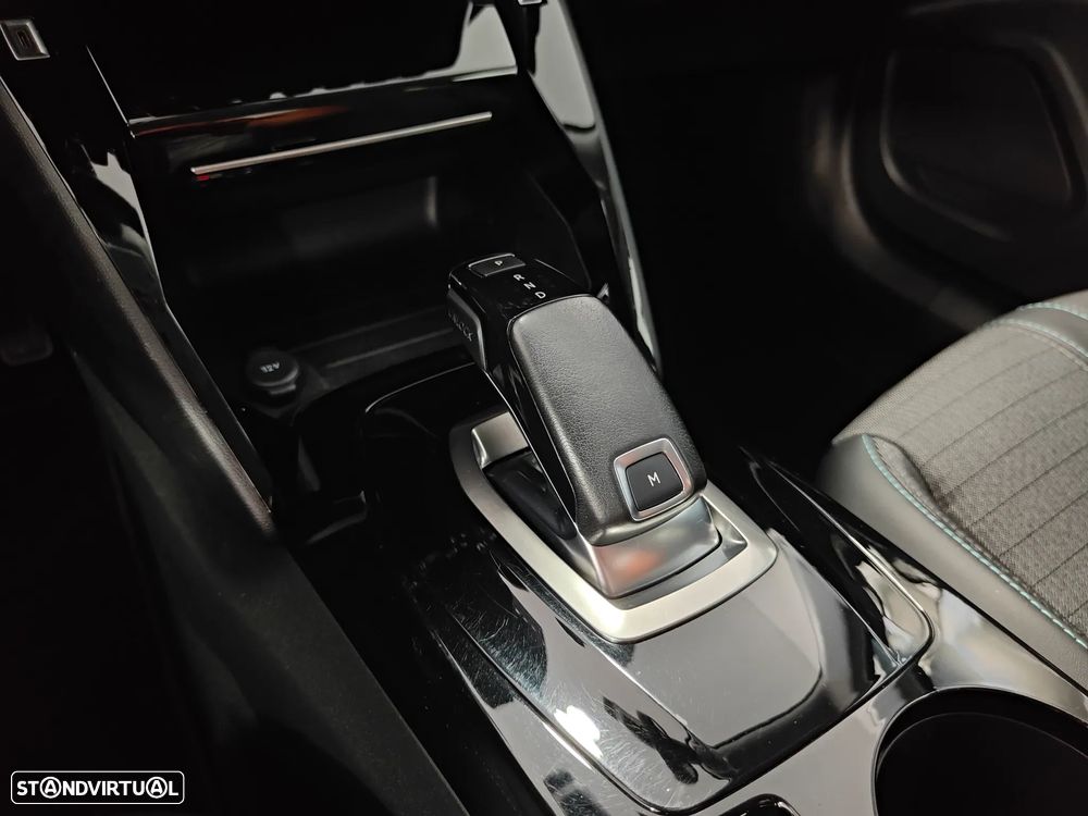 Peugeot 2008 1.2 PureTech Allure EAT8 - 43