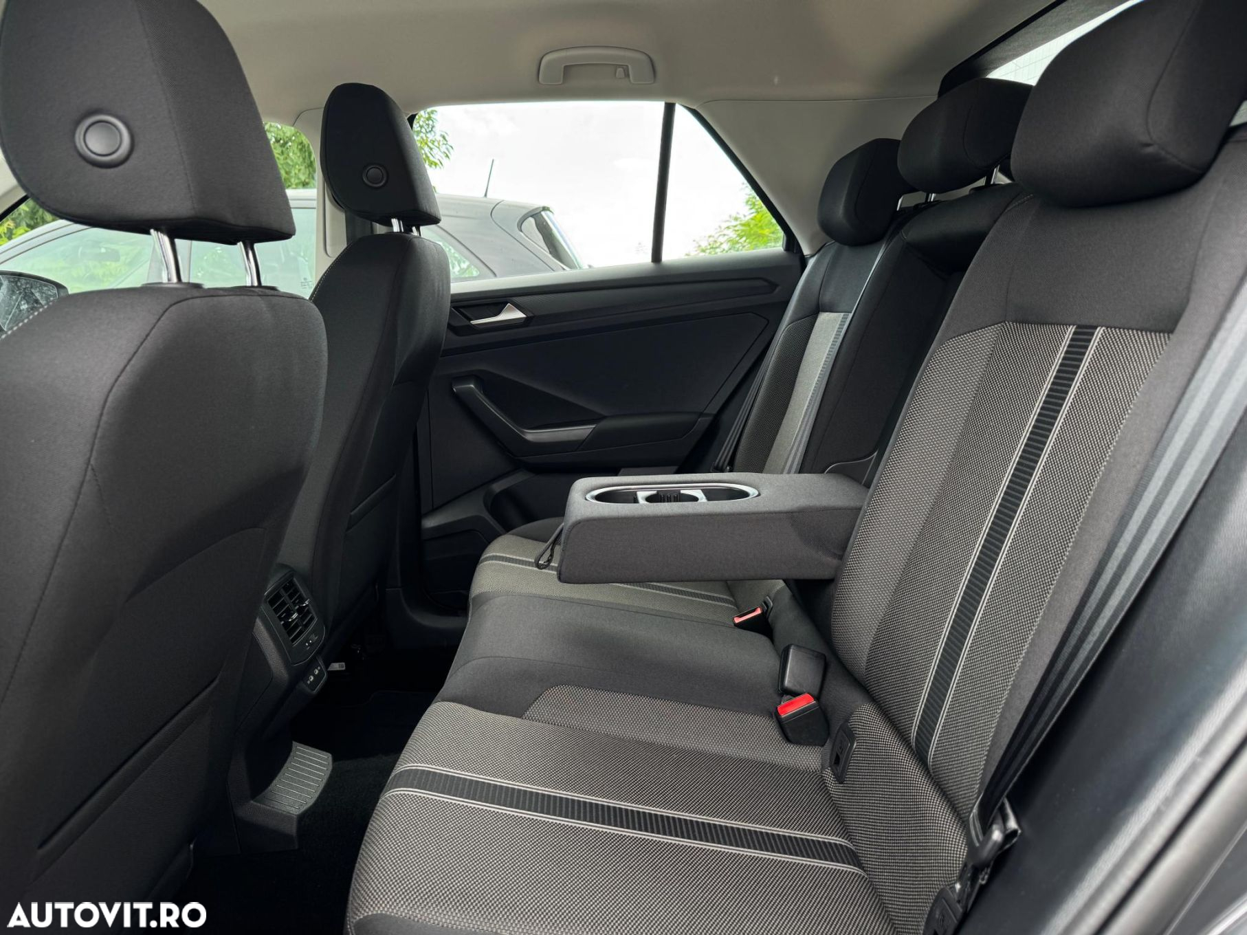Volkswagen T-ROC - 18