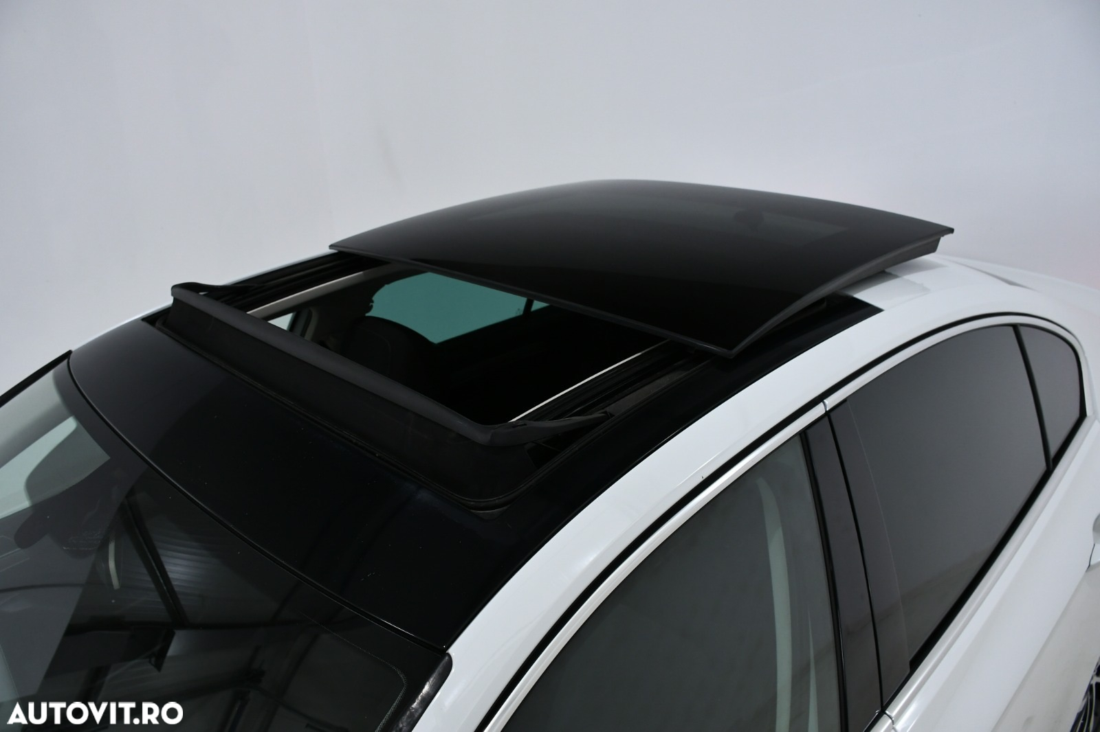 Volkswagen Passat - 25