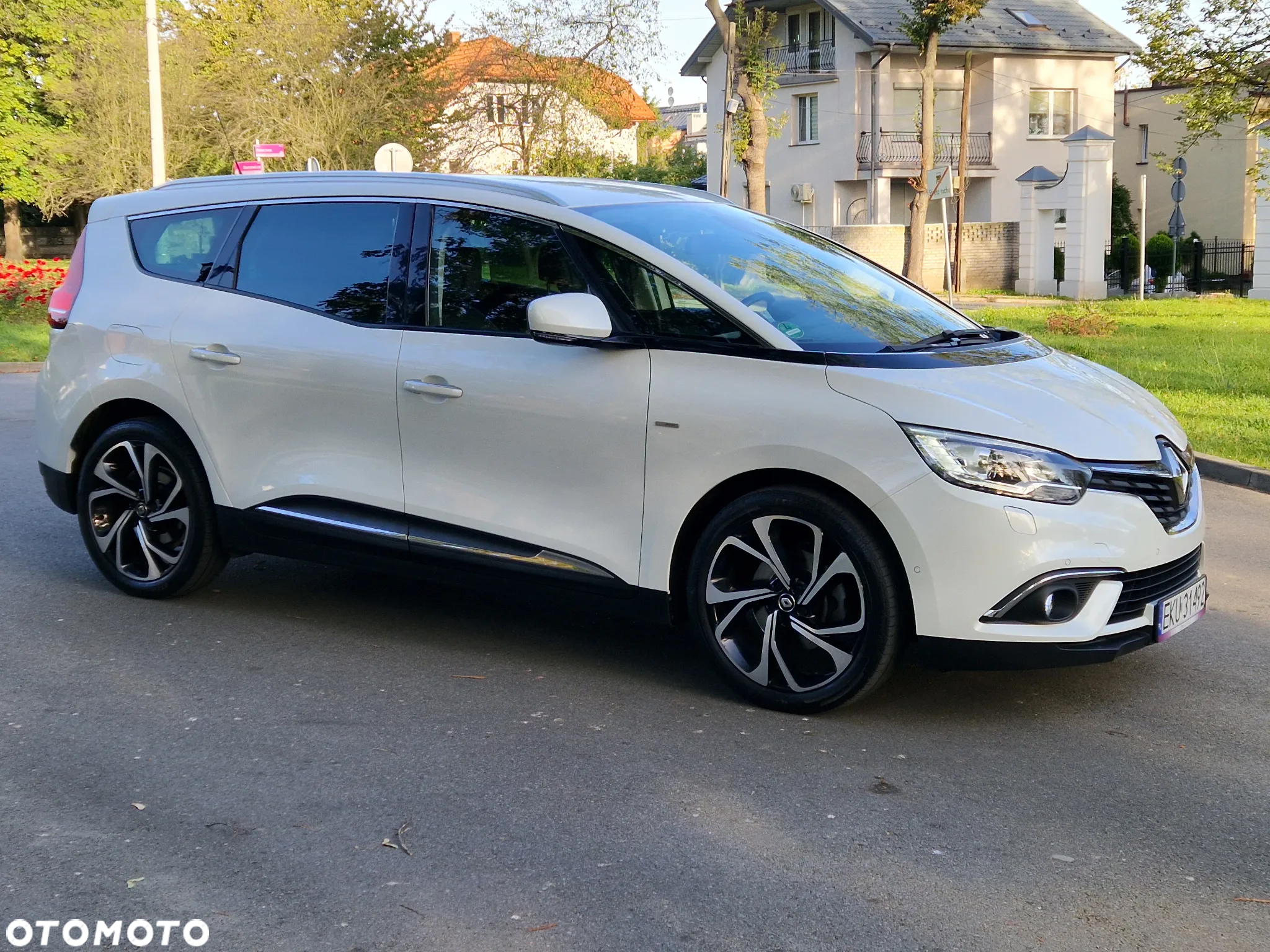 Renault Grand Scenic ENERGY TCe 130 BOSE EDITION - 12
