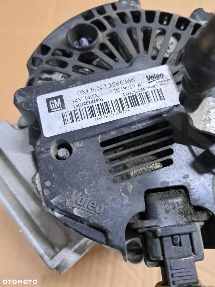 Opel Meriva B lift 1.6 alternator Astra J 13586366 - 3