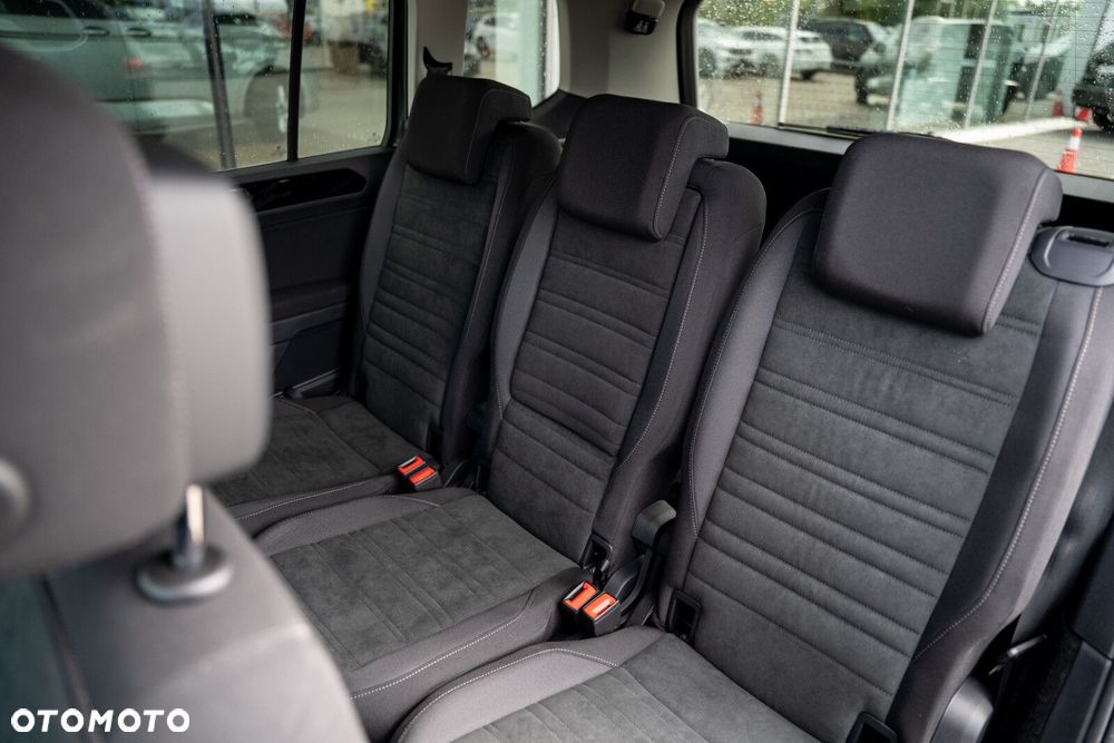 Volkswagen Touran - 11