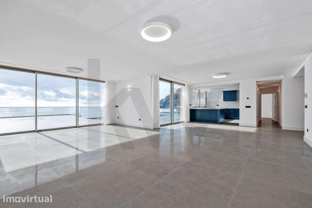 Exclusive 4 Bedroom Seafront Villa | Prime Residential or Luxury Inves - Grande imagem: 5/39