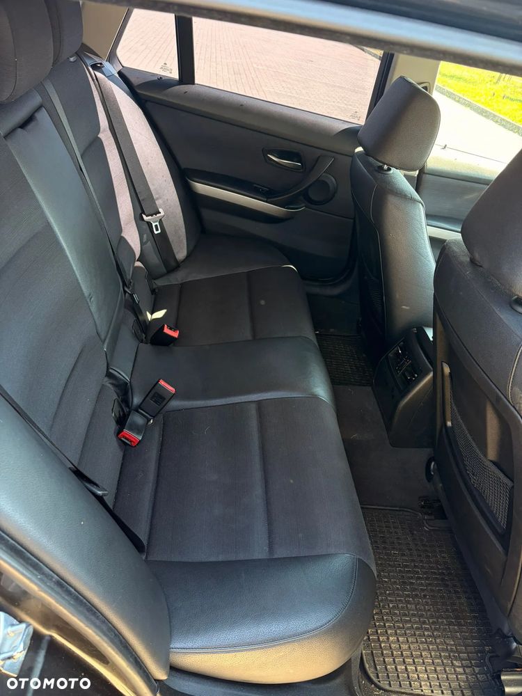BMW Seria 3 325xi - 10