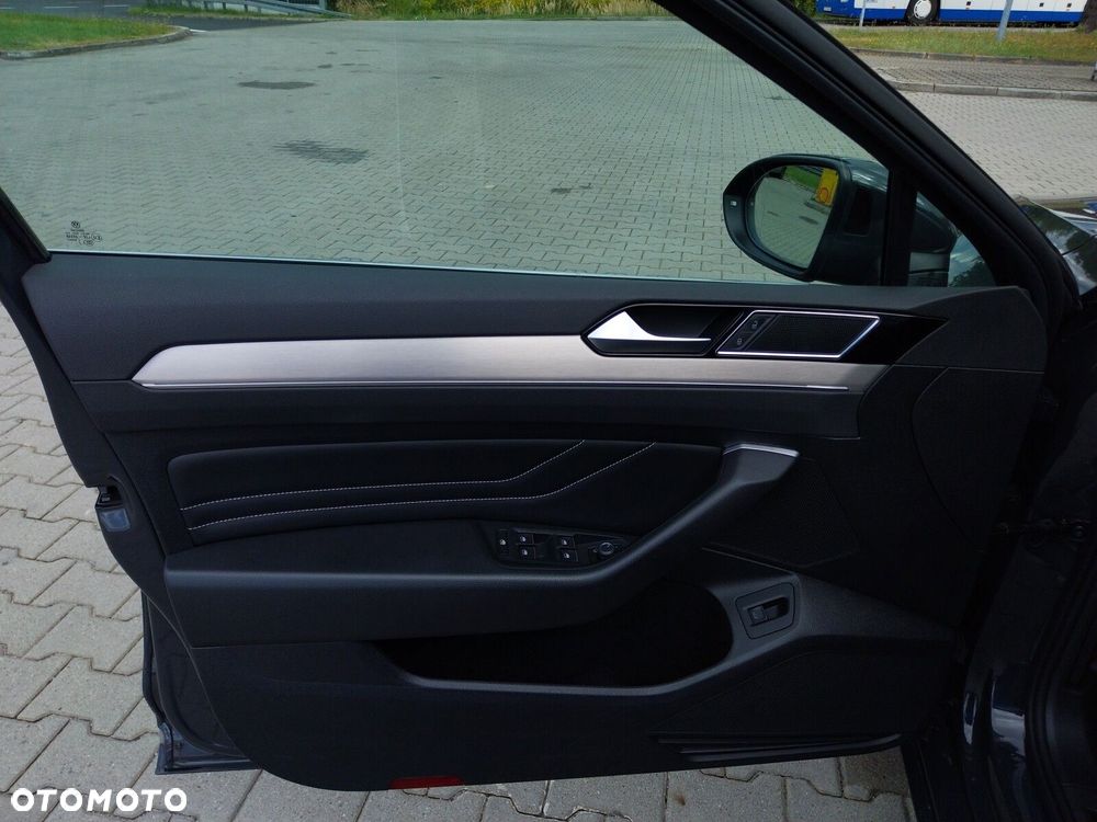 Volkswagen Passat 2.0 TDI Elegance DSG - 12