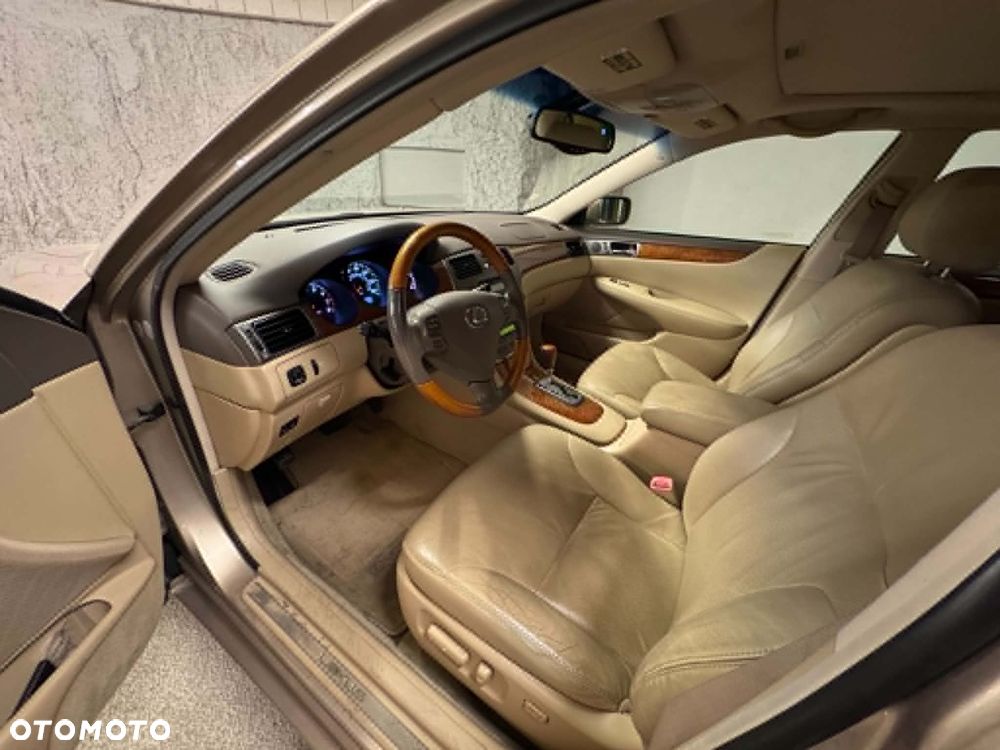 Lexus ES - 7