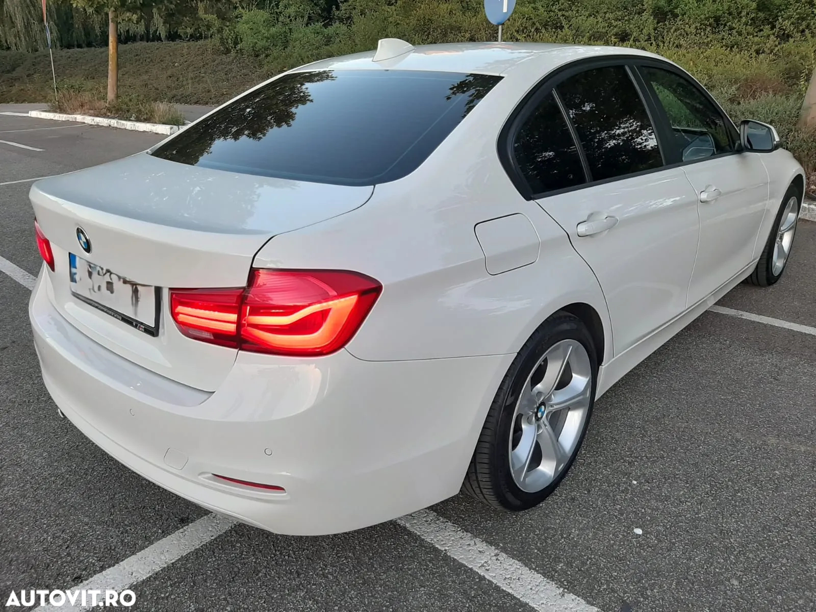 BMW Seria 3 320d Sport Line - 11