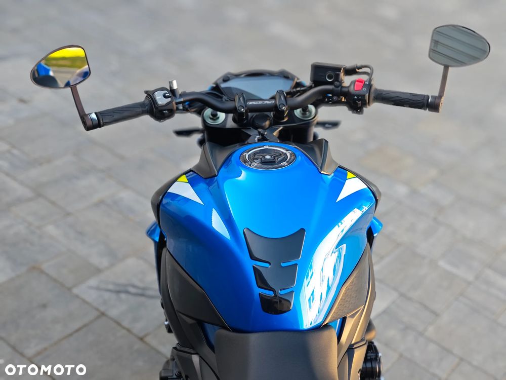 Suzuki GSX - 36