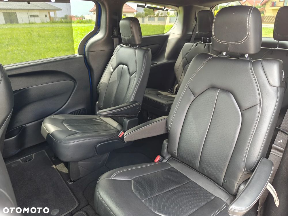 Chrysler Pacifica - 11