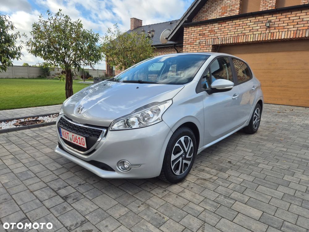 Peugeot 208 - 1