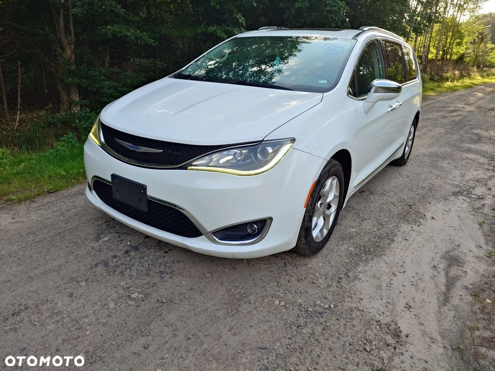 Chrysler Pacifica - 1