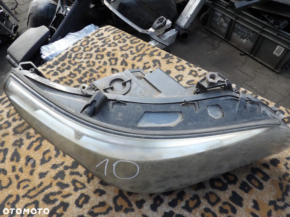 BMW - E60 - PRZED LIFT - PRAWA LAMPA PRZEDNIA - XENON DYNAMIC - PĘKNIĘTE SZKŁO - UK - 2