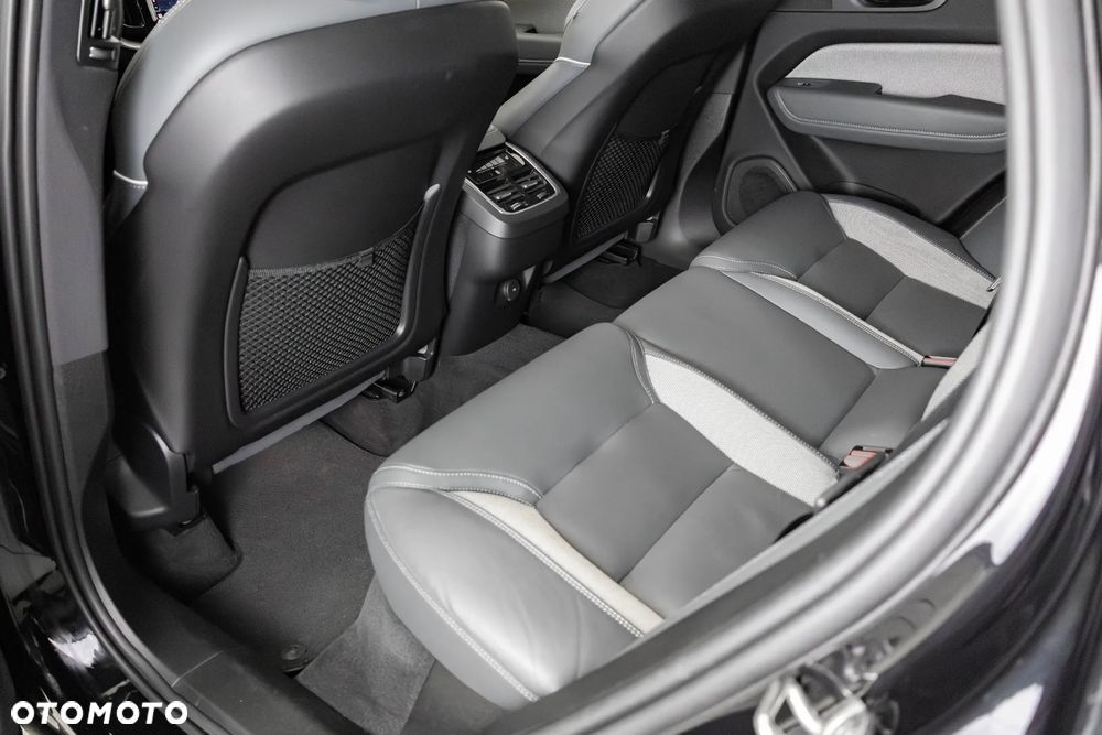 Volvo XC 60 B4 D AWD Plus Dark - 30