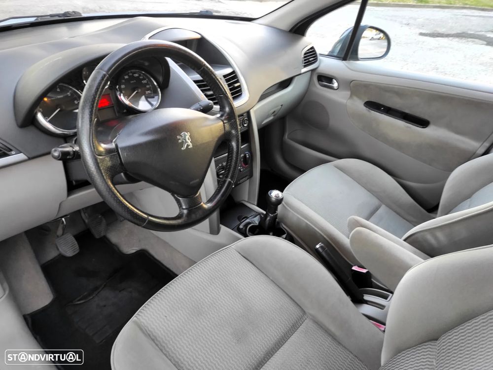 Peugeot 207 1.4 16V Trendy - 9