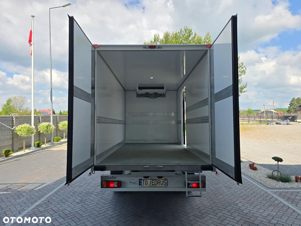 Renault MASTER CHŁODNIA 8 PALET Carrier XARIOS -29*C +29*C 230V STACJONARNE PODŁĄNCZENIE TYLN OŚ BLIŻNIACZA WZMOCNIONA SALON POLSKA 65Tyś km SERWIS ASO RENO DO OSTATNIEGO Km GWARANCJA BOGATA OPCJA WYPOSAŻENIA LEDY HALOGENY TEMPOMAT FOTEL KIEROWCY PNEŁMATYCZNY - 28