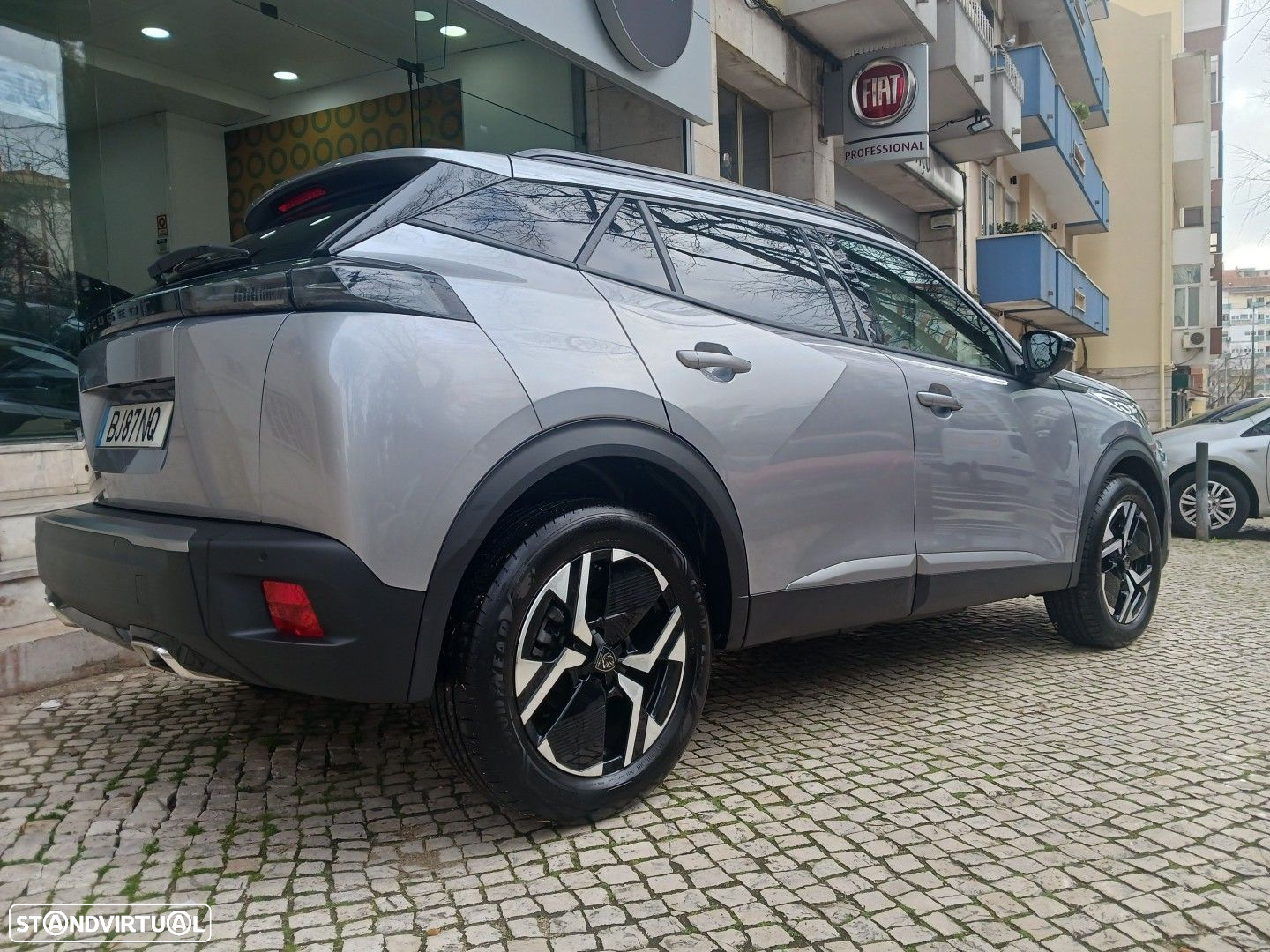 Peugeot 2008 1.2 PureTech Allure EAT8 - 7