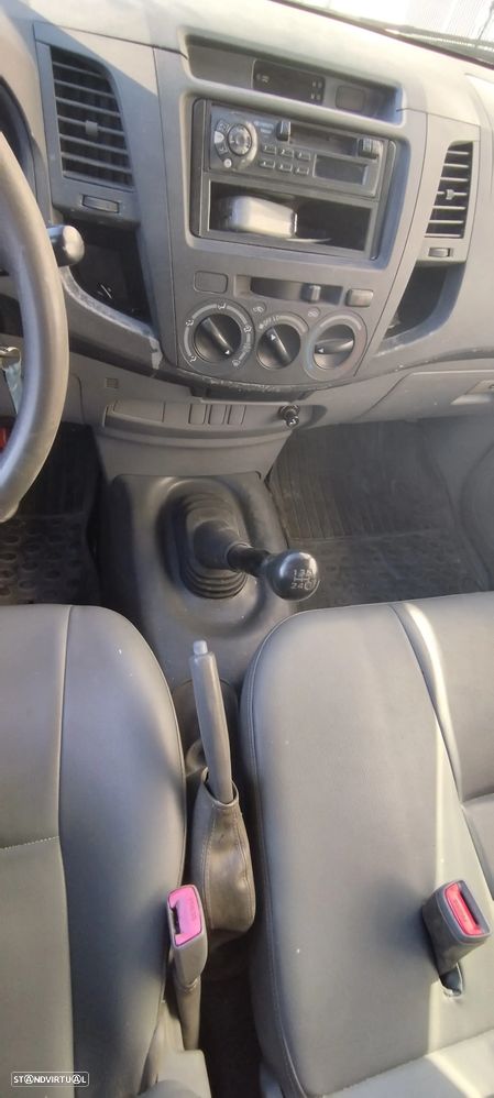 Toyota Hilux 2.5 D-4D 2WD CE AC - 8