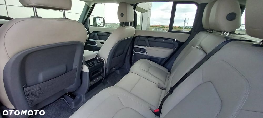 Land Rover Defender - 11