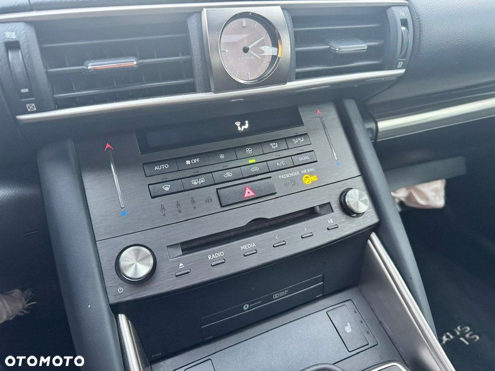 Lexus IS Luxury Line - 16