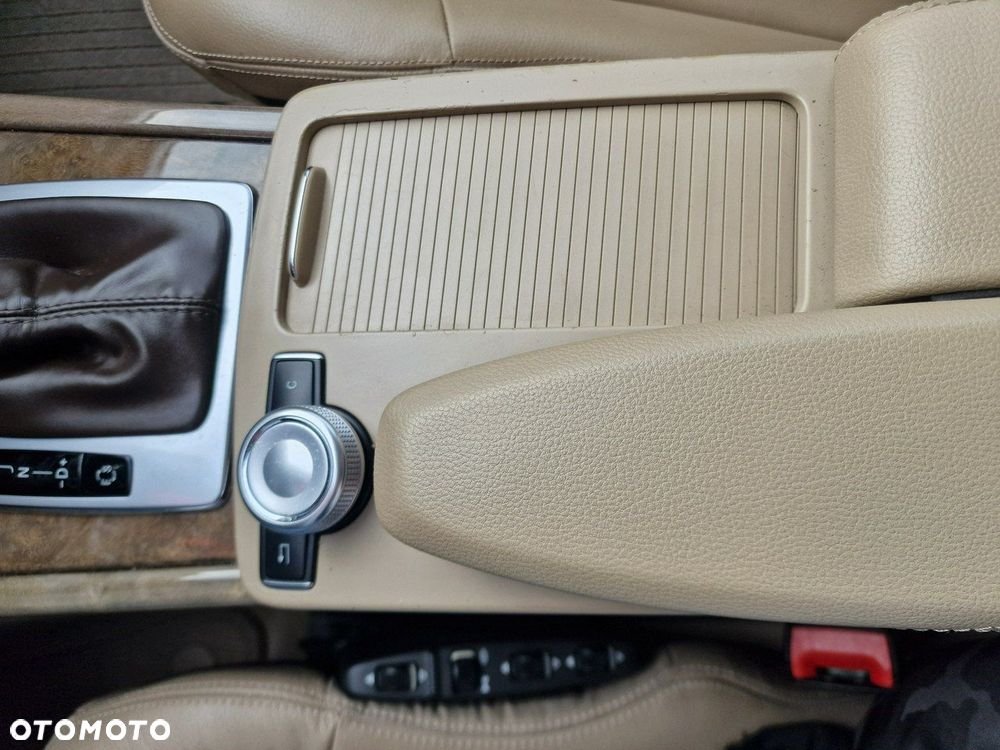 Mercedes-Benz Klasa E 250 BlueEFFICIENCY 7G-TRONIC Elegance - 33