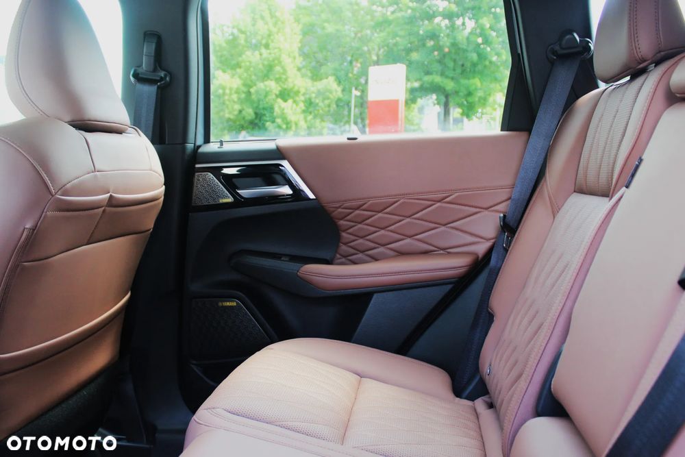 Mitsubishi Outlander Instyle Plus - 15