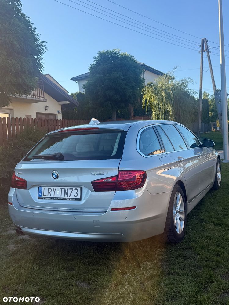 BMW Seria 5 528i xDrive Sport-Aut Luxury Line - 9