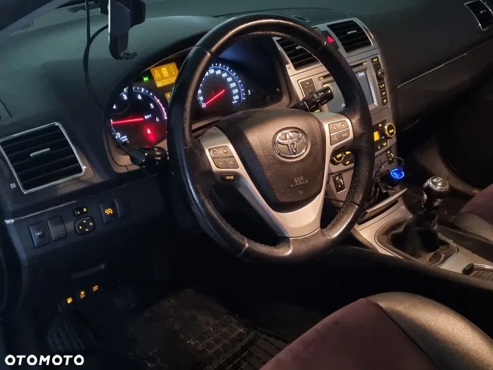 Toyota Avensis 2.0 D-4D Premium - 17