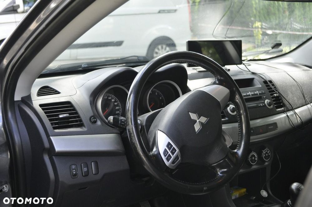 Mitsubishi Lancer - 8