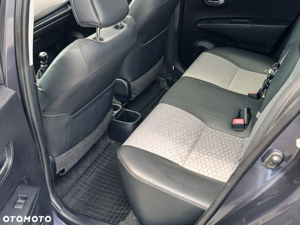 Toyota Yaris 1.33 VVT-i Lounge - 25