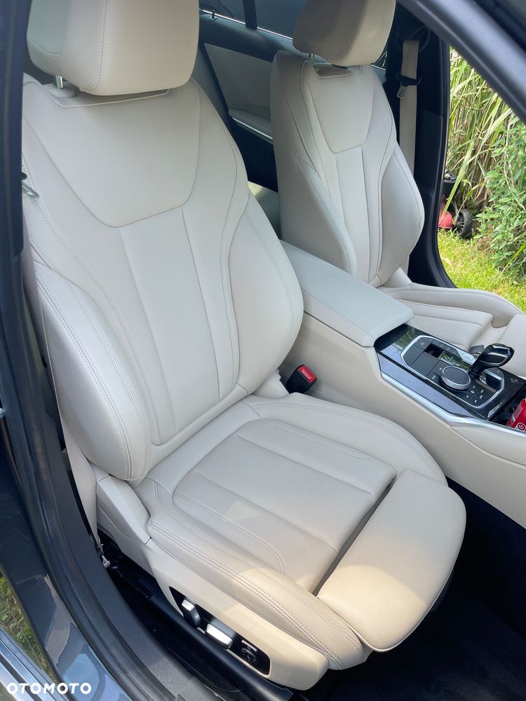 BMW Seria 3 330i M Sport - 16