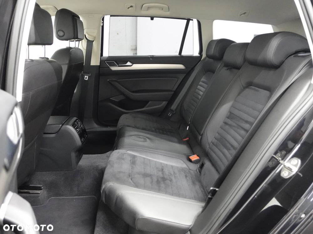 Volkswagen Passat - 20