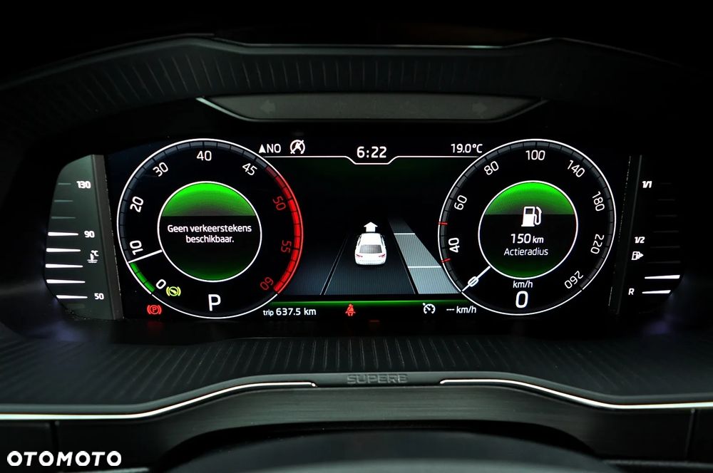 Skoda Superb 2.0 TDI DSG Premium Edition - 36