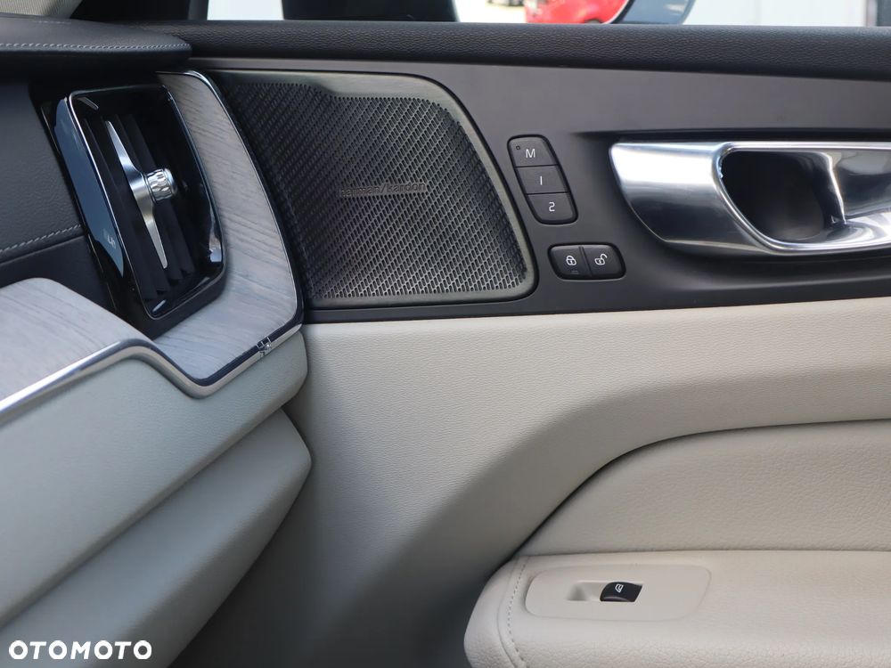 Volvo XC 60 B5 B AWD Inscription - 24