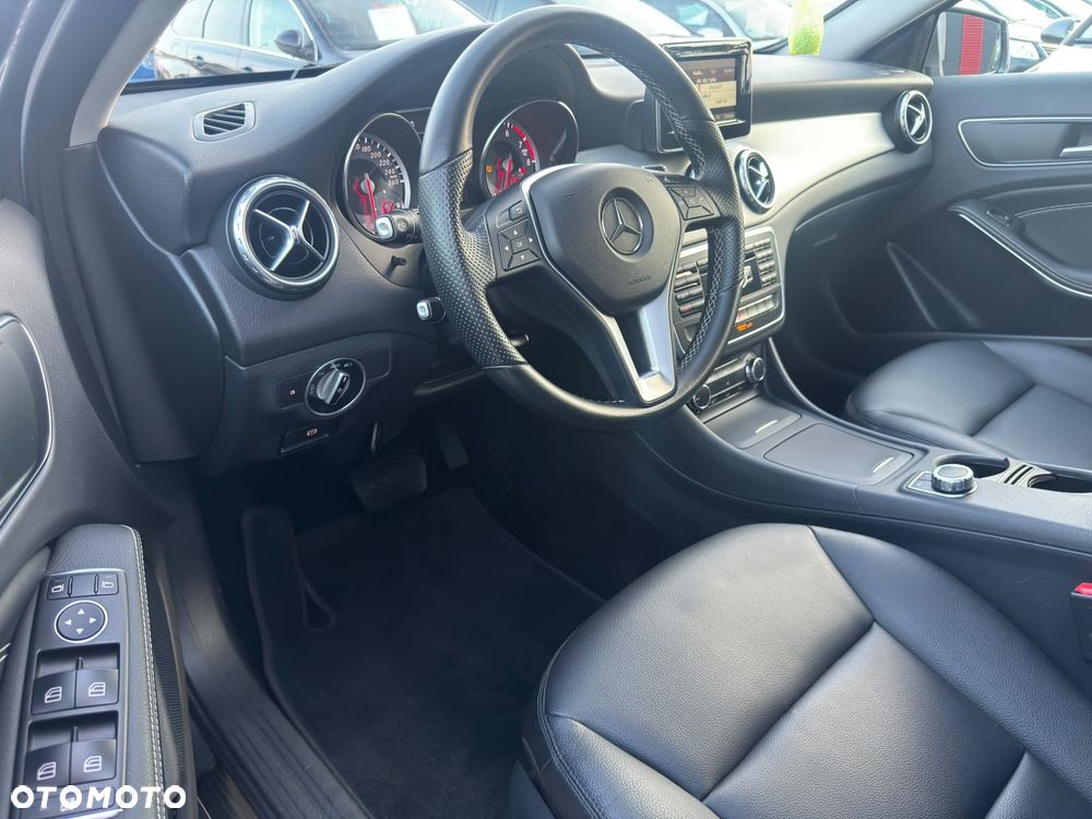 Mercedes-Benz GLA - 10
