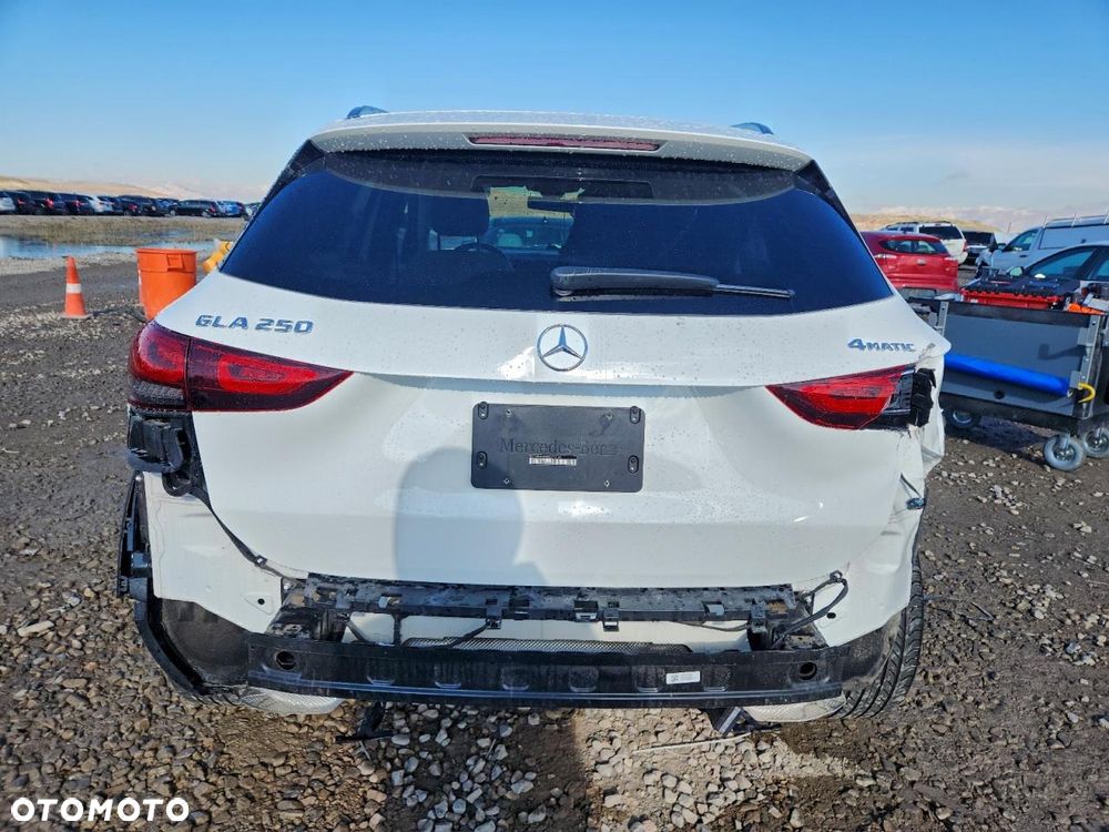 Mercedes-Benz GLA - 5