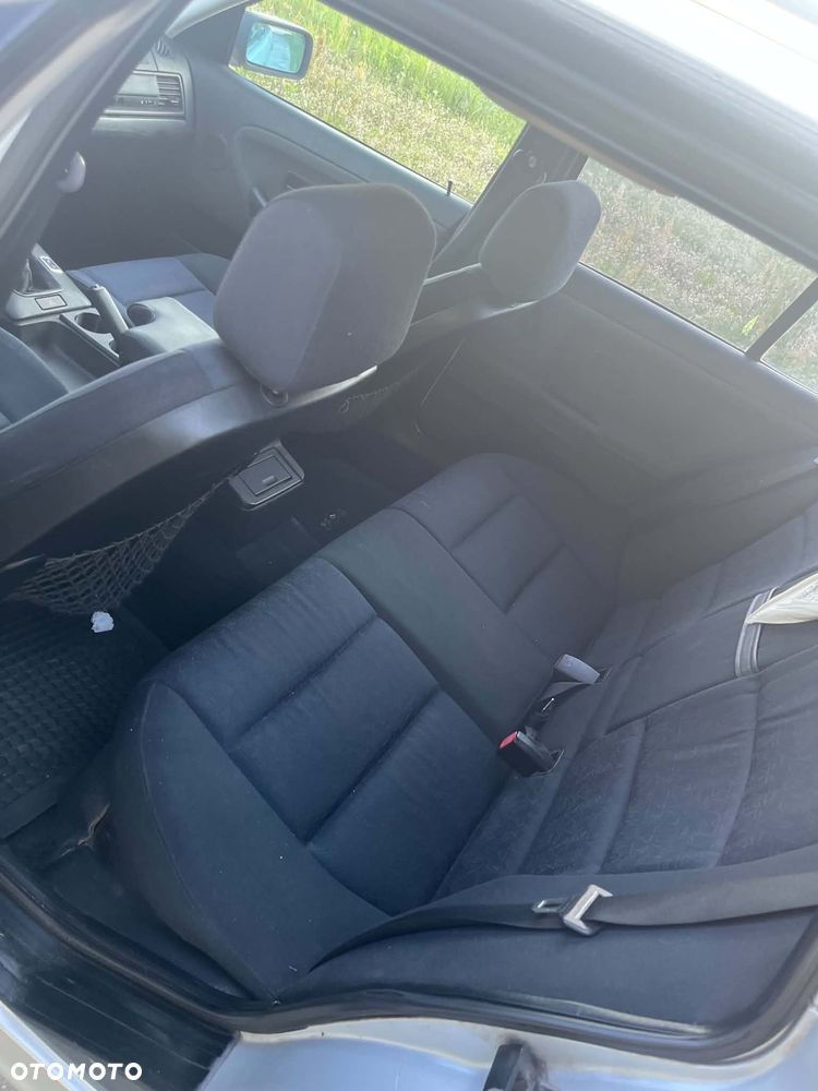 BMW Seria 3 318i - 7