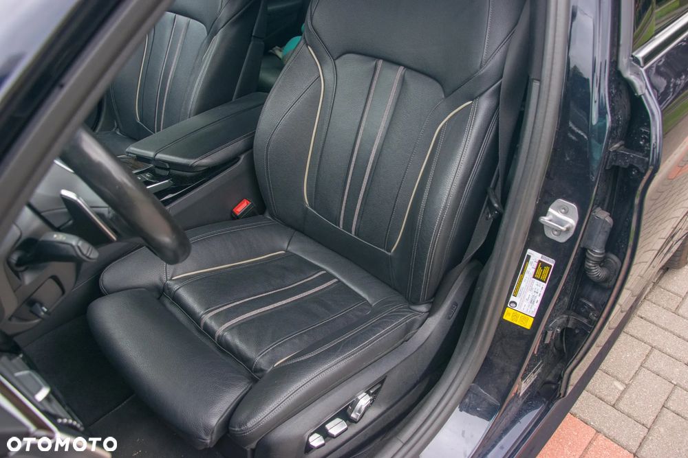 BMW Seria 5 540i Sport Line sport - 14