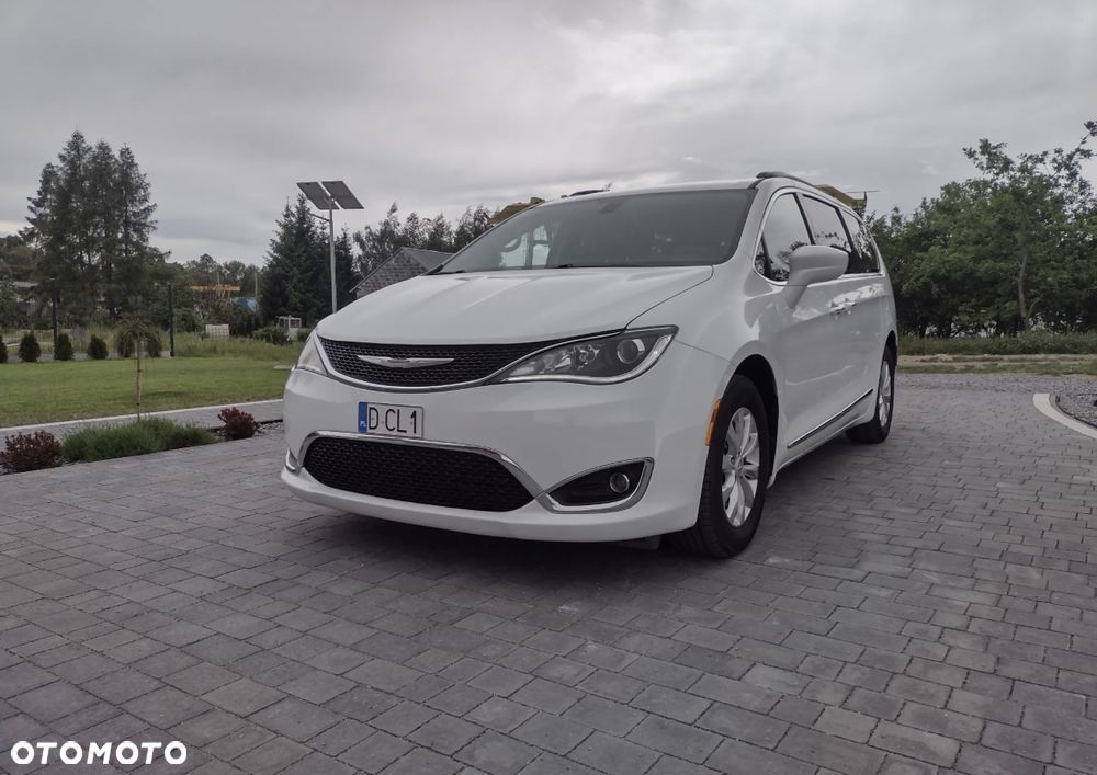 Chrysler Pacifica - 2