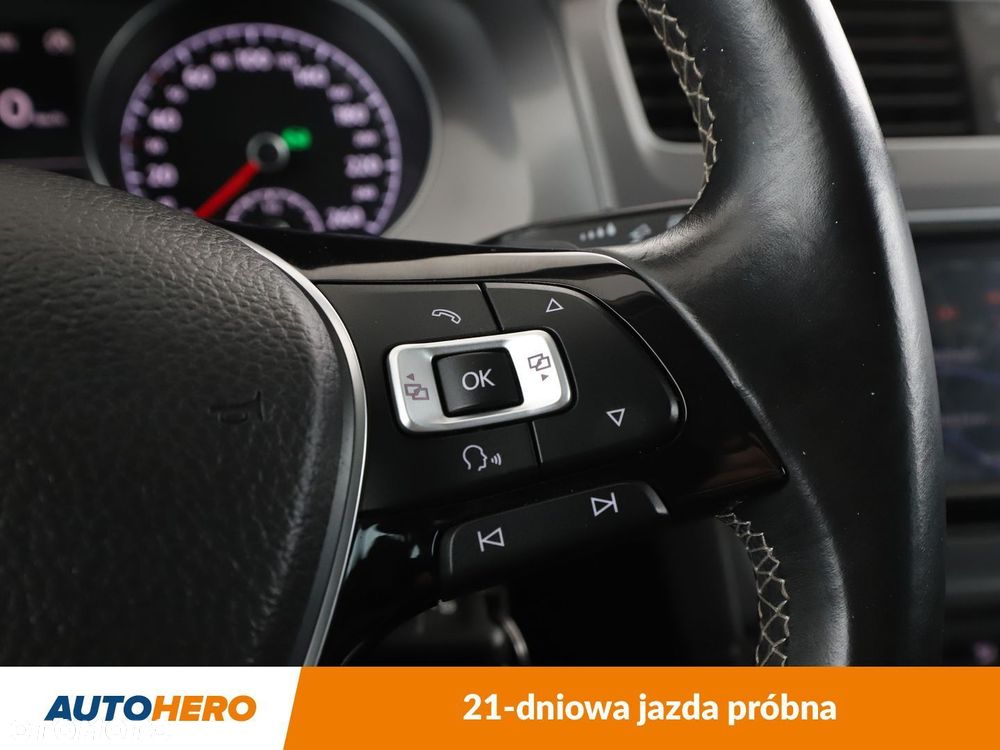 Volkswagen Golf - 28