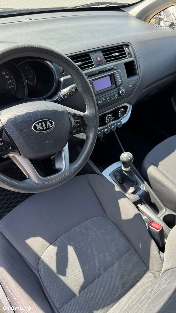 Kia Rio - 11