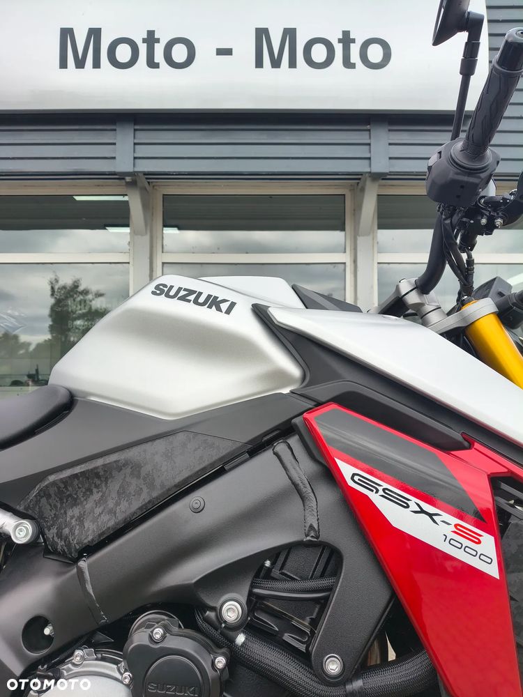 Suzuki GSX 1000 - 12