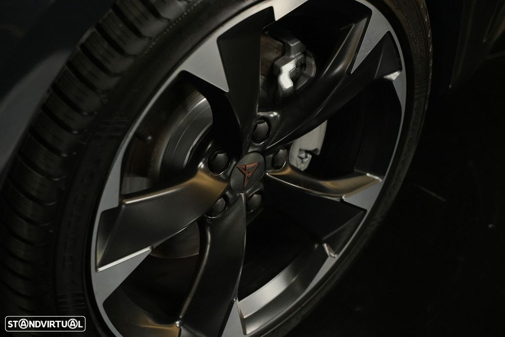 Cupra Leon 1.4 e-Hybrid MID DSG - 9