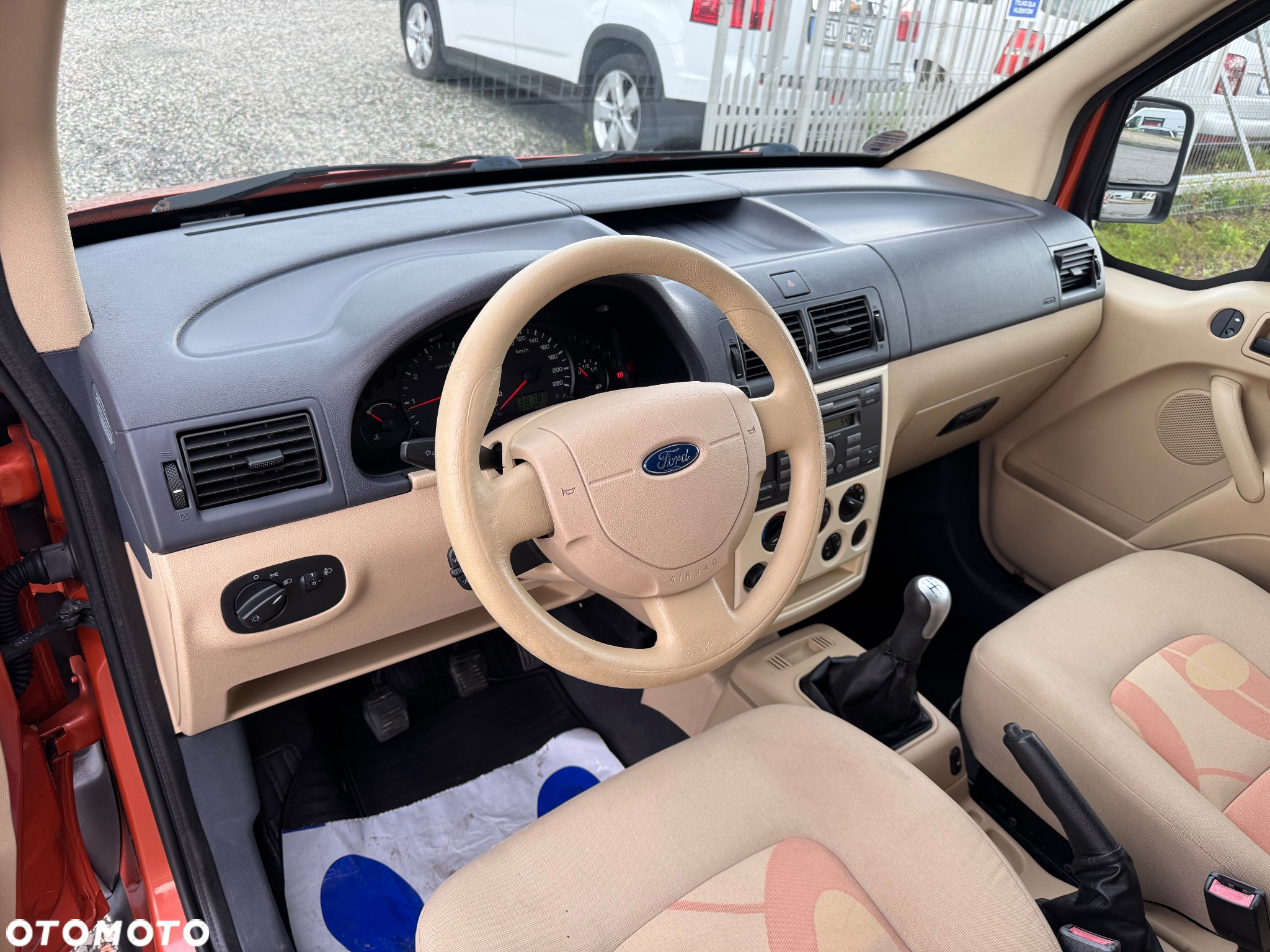 Ford Tourneo Connect - 13